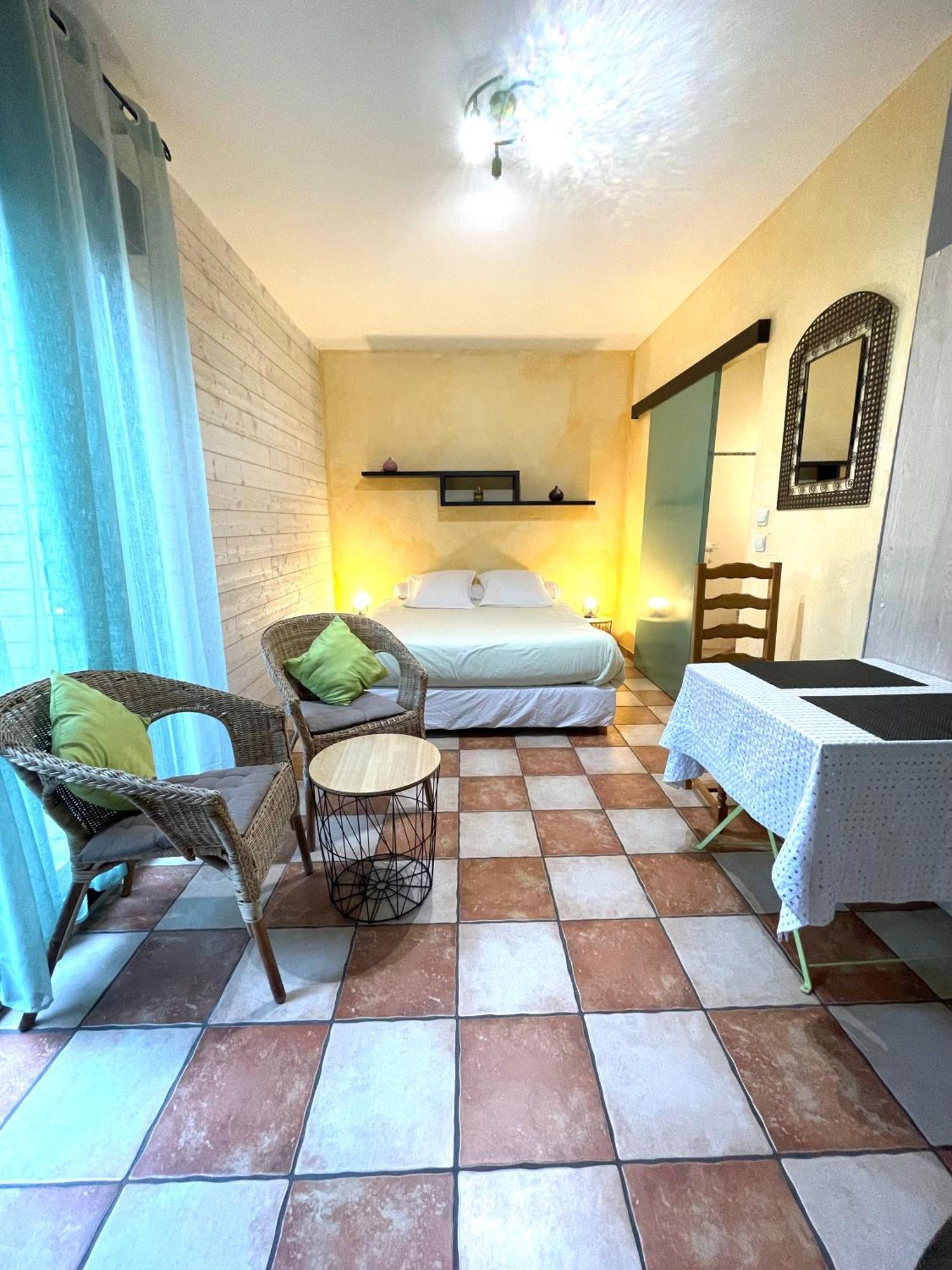 L'Etape Provencale Bed & Breakfast Cabries Exterior photo